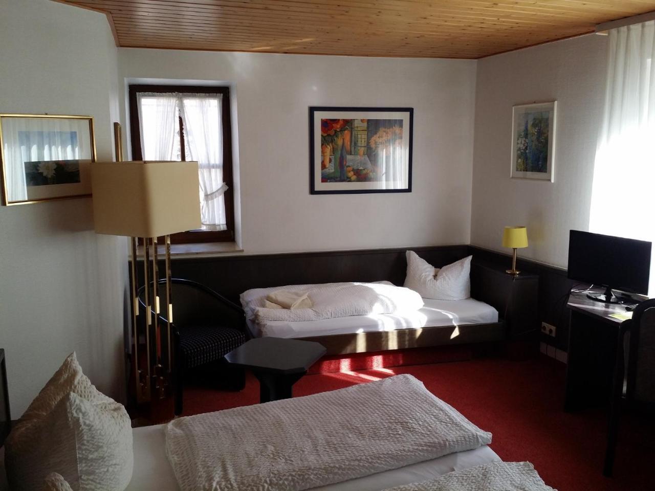 Hotel-Landgasthof Gruener Baum - Dittigheim Tauberbischofsheim Ngoại thất bức ảnh